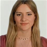 Estudiante de magisterio primaria de cuarto curso, que imparte clases a niños de primaria o la ESO de las materias lengua, mates…